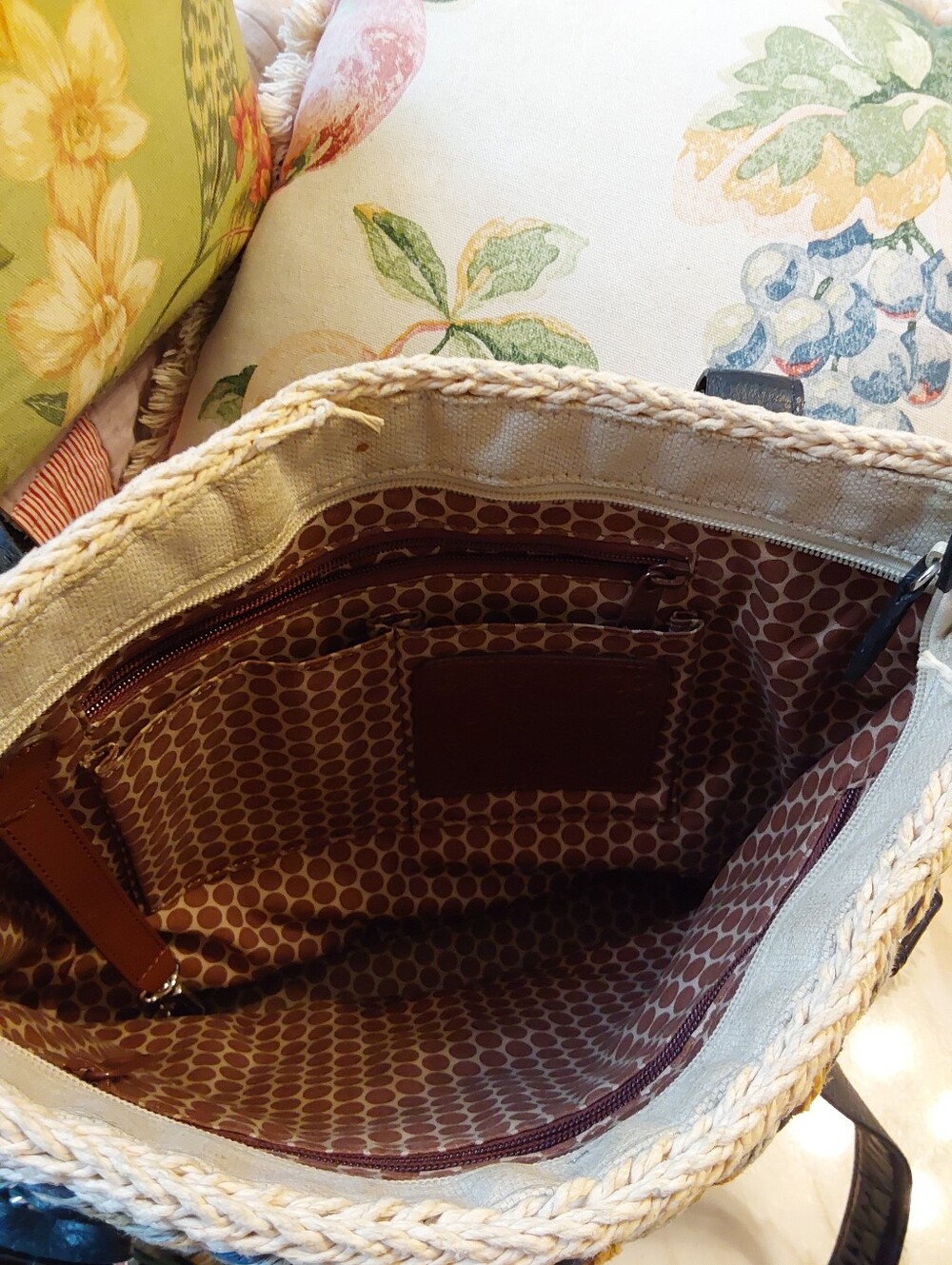 NWOT Brighton Beige Woven Shoulder Bag, Gold Hardware, Heart Hangtag - Picture 4 of 10